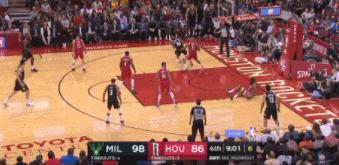 东契奇运球被字母哥抢断,东契奇被两个球星包夹