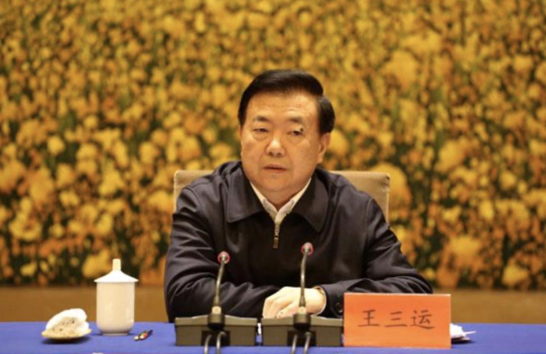 落马领导的特殊癖好：一边喝茅台，一边看俄罗斯小姐表演水上芭蕾