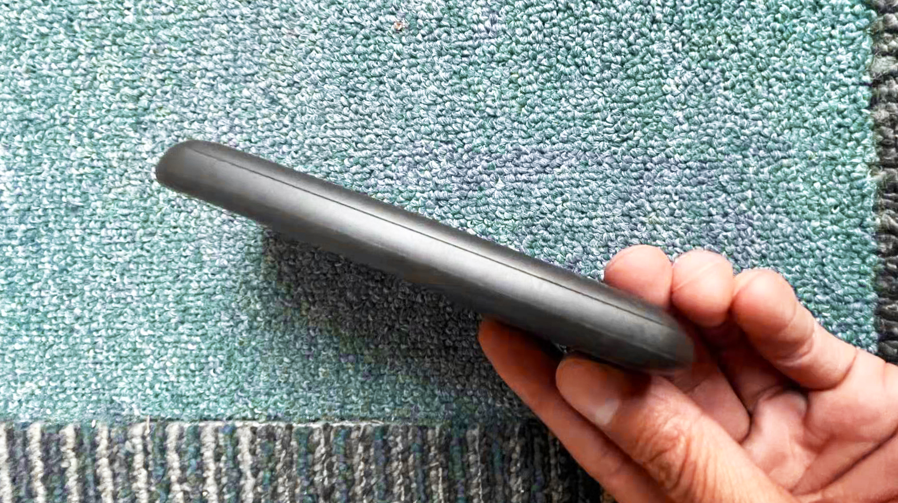 88克轻薄机身随手装进口袋，这台诺基亚功能机，专门用来打电话