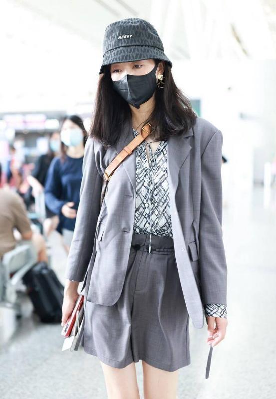 韩雪把西装穿出了新风格,金丝绒西装套装韩雪