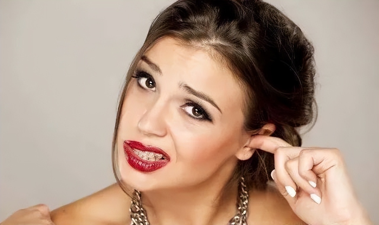 耳朵频频发痒却啥也掏不出来,耳朵里面发痒一掏就出水怎么治疗