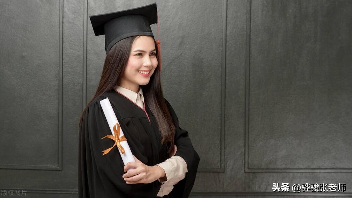 出国留学和在国内上学哪个比较好,出国留学回来一定好就业吗