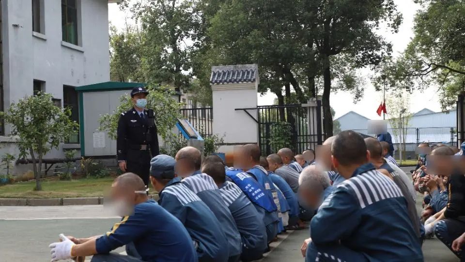 服刑人员初进监狱的第一天，都要经历一些什么？