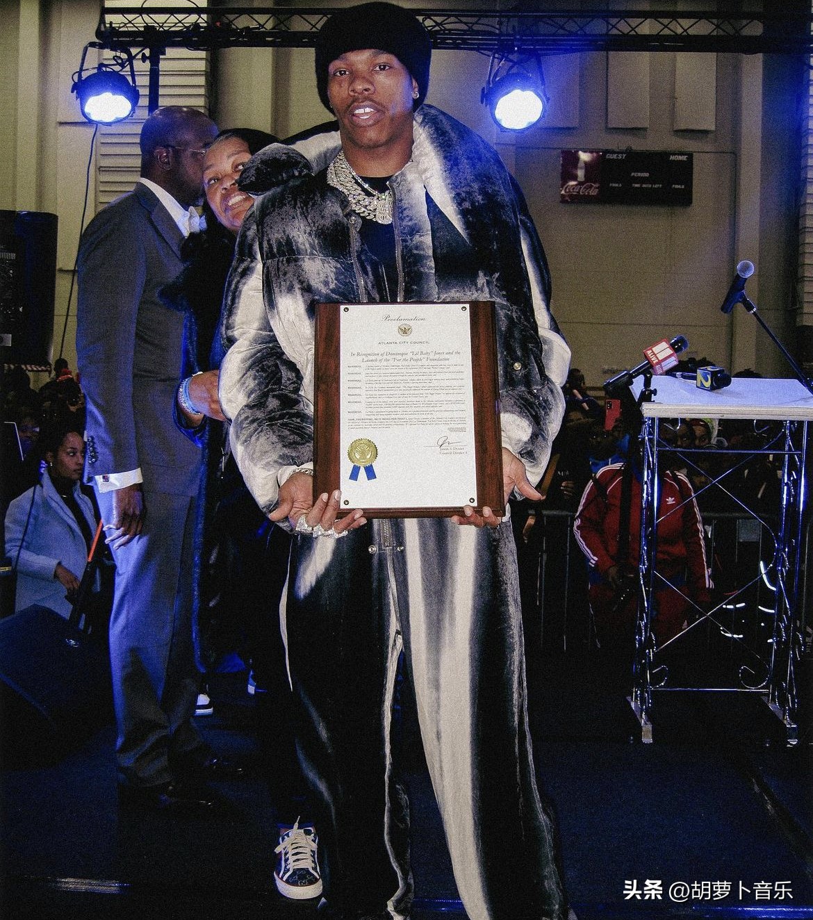 霉霉和drake有矛盾吗,霉霉获得最佳流行专辑奖