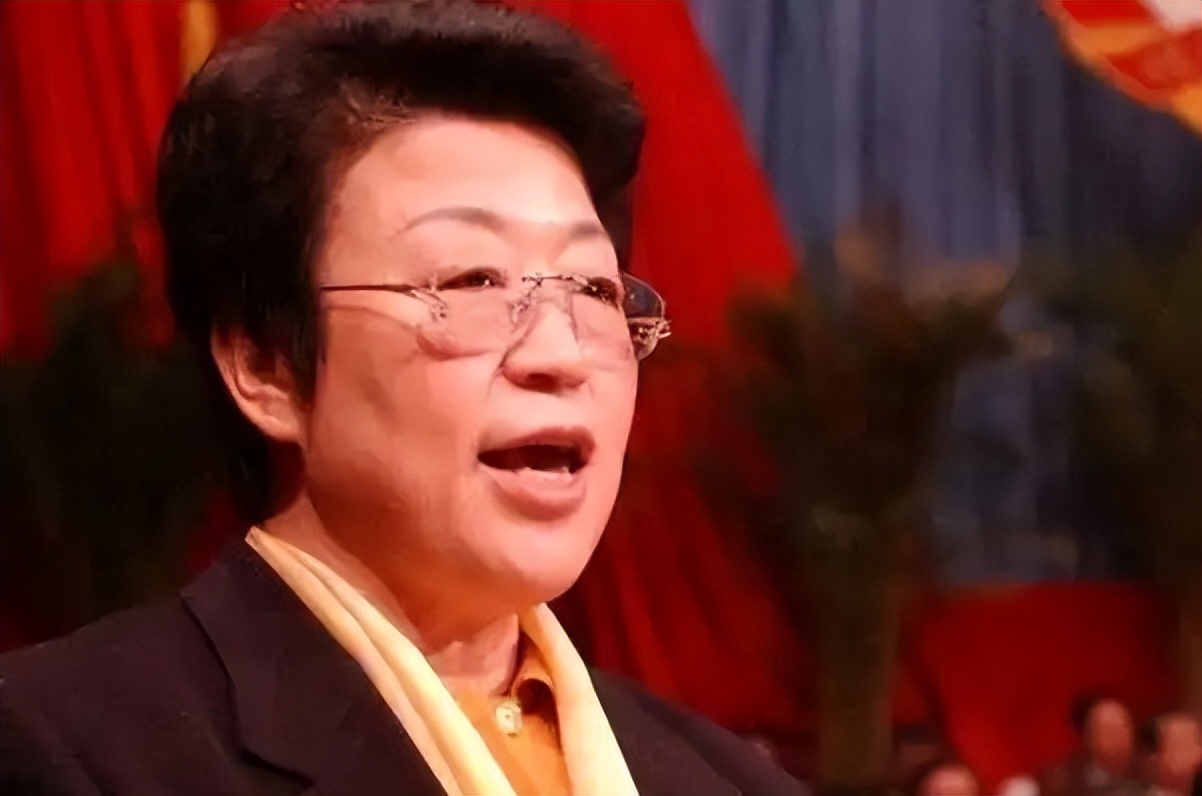 黑龙江巨贪韩桂芝，真不是一般的“好色”！靠身体上位*养包**男秘书