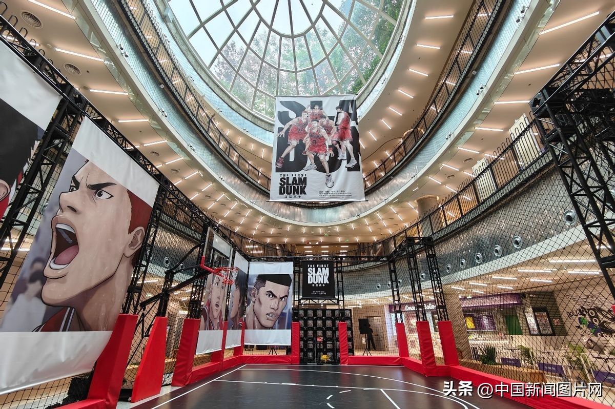 《灌篮高手》限时篮球场亮相上海新天地