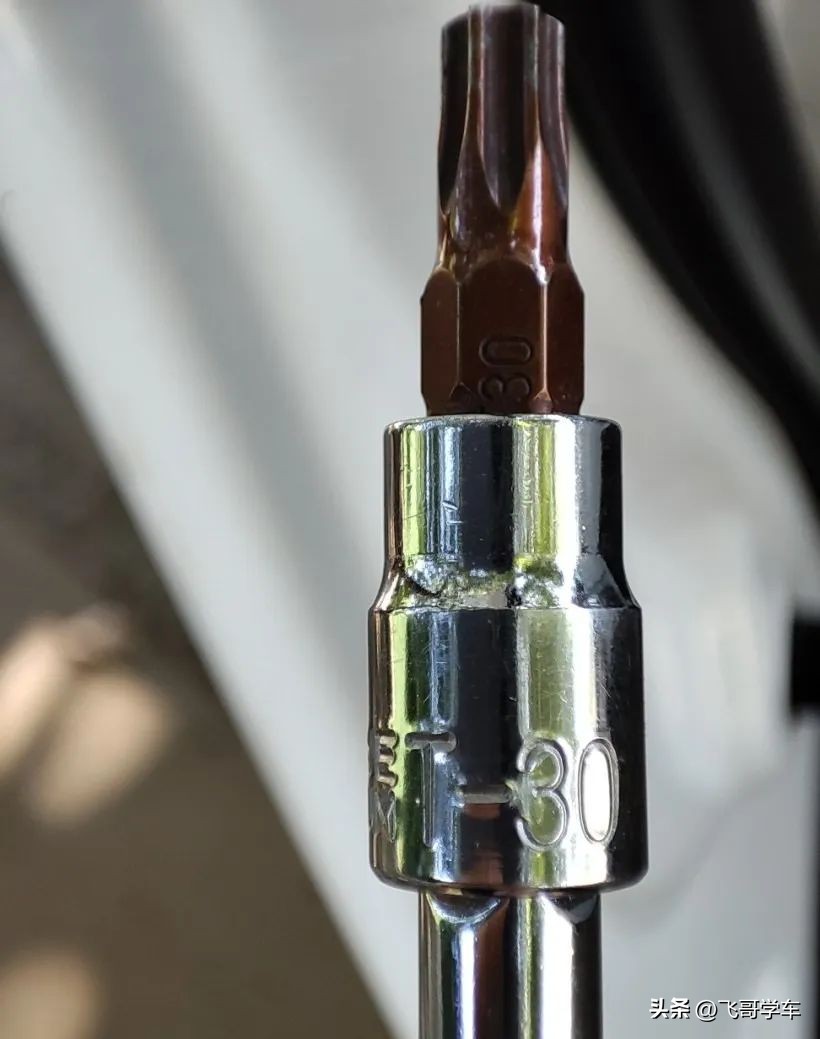 别克凯越车门锁异响和跳动,凯越锁车或者开锁反复跳动