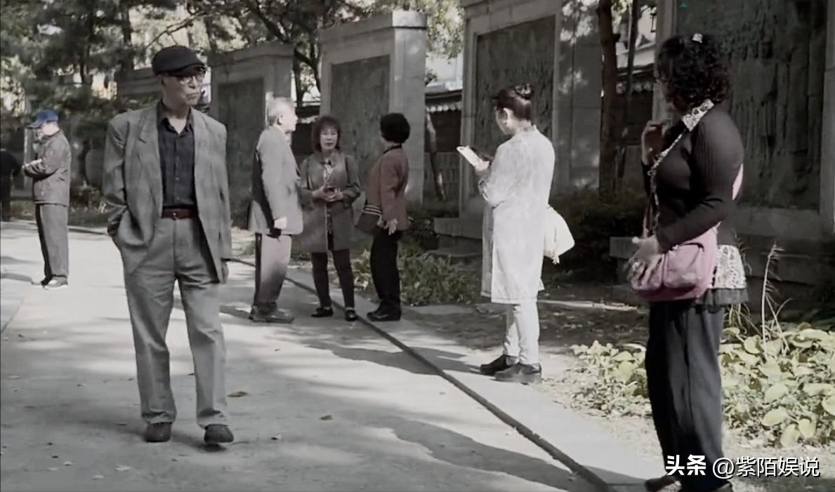 疫情、贫穷、还是“性”？让韩国大妈走上街头*身卖**求生