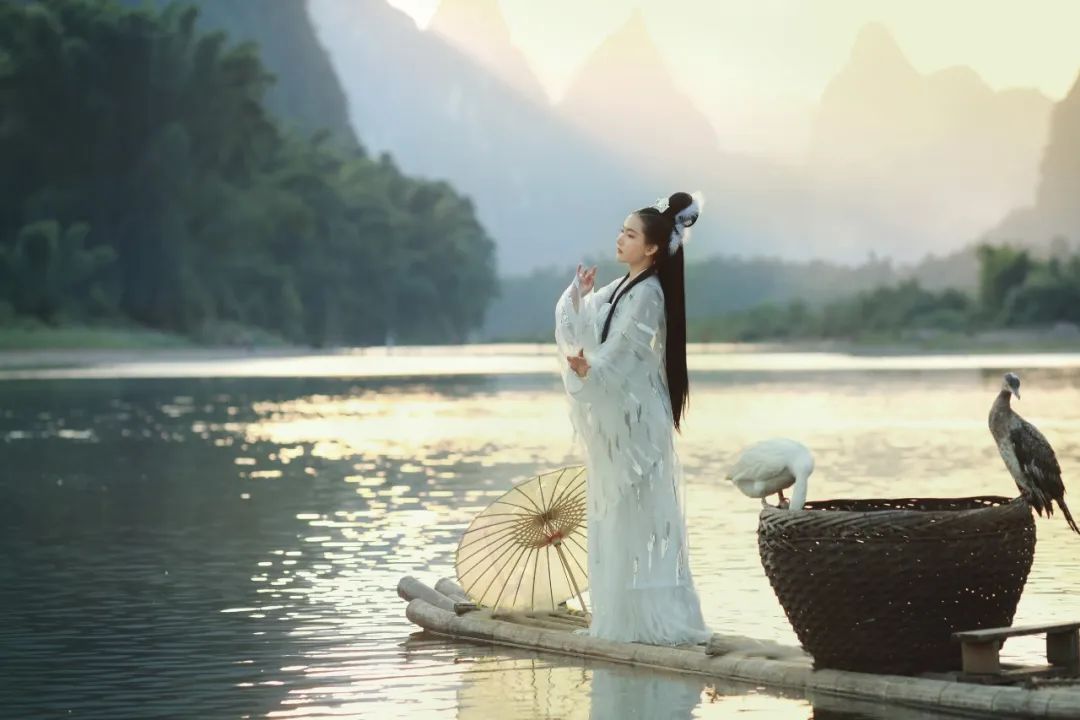 中秋两地相思的古诗句子,中秋表示相思的诗句大全