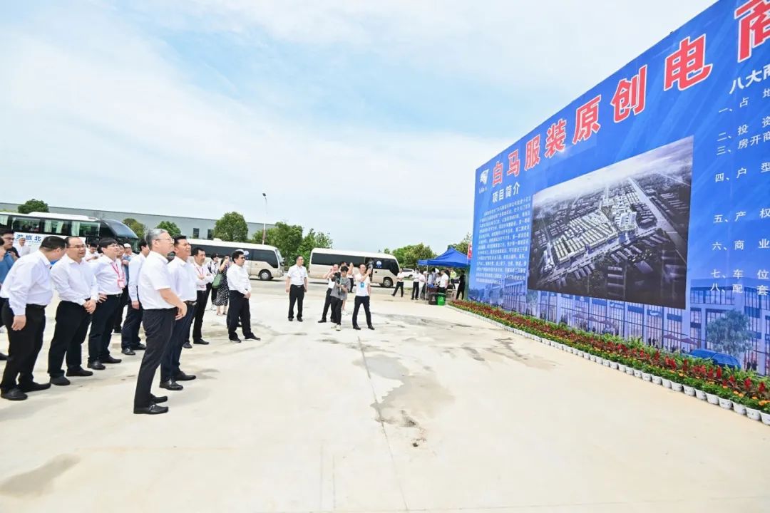 天门服装产业发展规划,天门服装电商产业峰会直播走秀