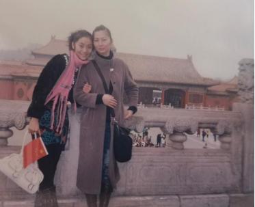 我，对婚姻没期待，30岁未婚生下混血三胞胎，一年花200万养娃