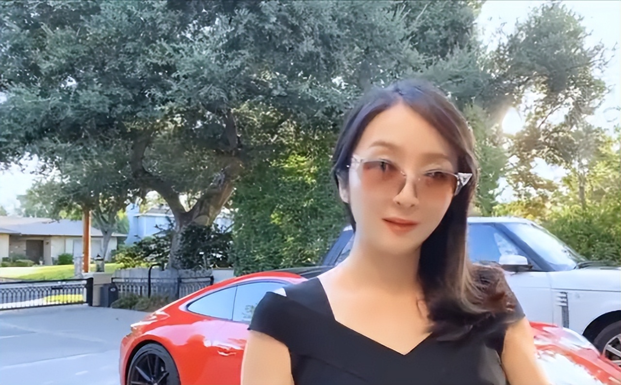 抖音90后网红富婆、日常养豹、出行包专机、到底是一种什么体验？