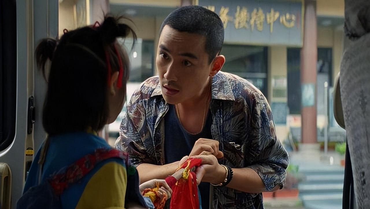 朱一龙凭借人生大事都获得什么奖,朱一龙年底凭多个奖项刷脸