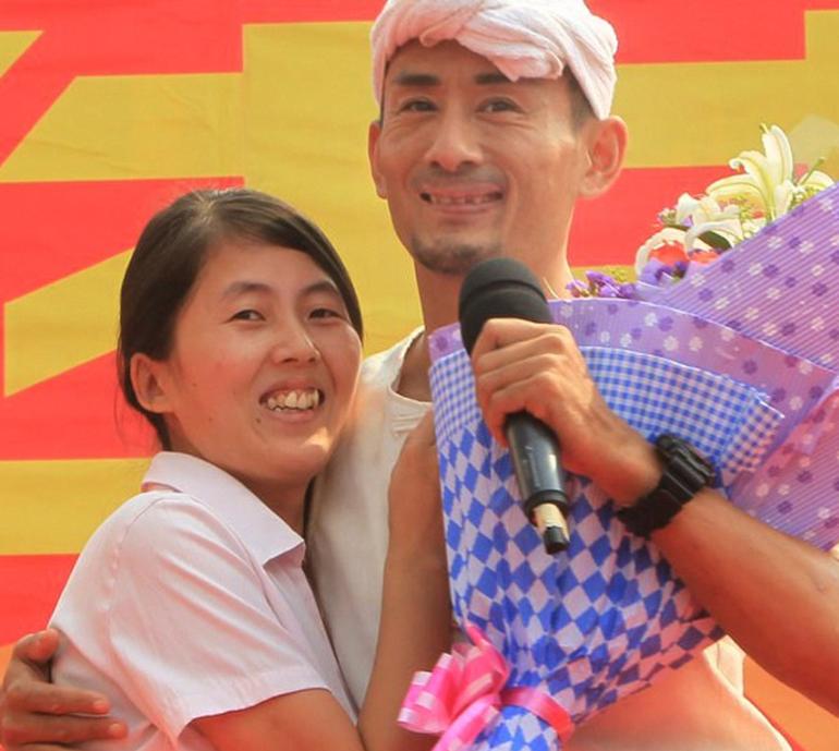 “装疯卖傻”的阿宝活成了笑话,从一夜爆红到销声匿迹阿宝