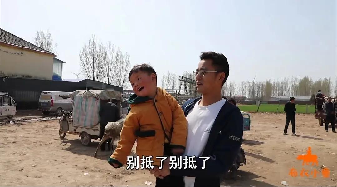 小牧套路大爷爷买羊,小牧卖羊视频