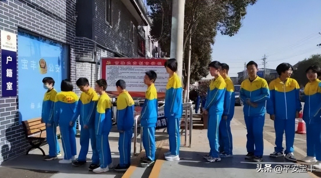 豫筑平安|杨庄派出所开通“绿色通道”为在校中学生集中办理居民身份证