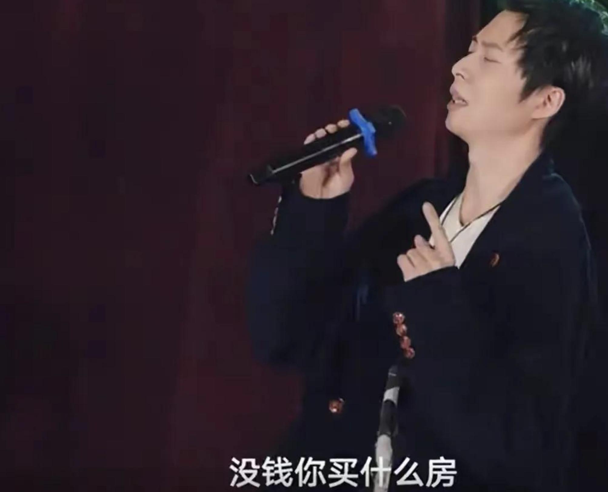 自己住豪宅娶娇妻，却对儿子30年不闻不问，晚年欲买豪车劝子回家