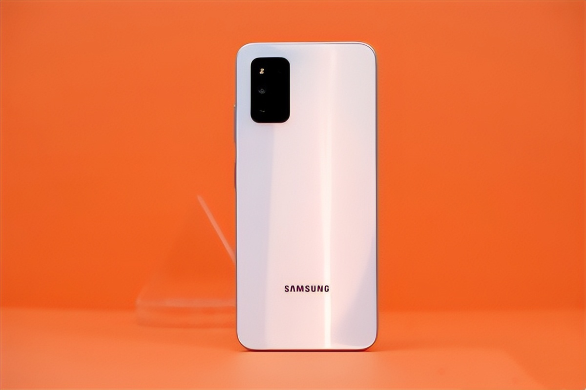 三星5500mAh新机规模性备货，骁龙6nm芯片，12+256G放在2899