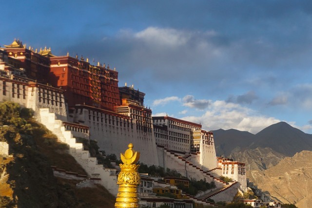 去趟拉萨看看拉萨的布达拉宫,拉萨南山公园离布达拉宫多远