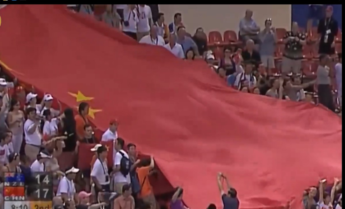 战胜巴西西班牙挺进四强,姚明带队的中国男篮