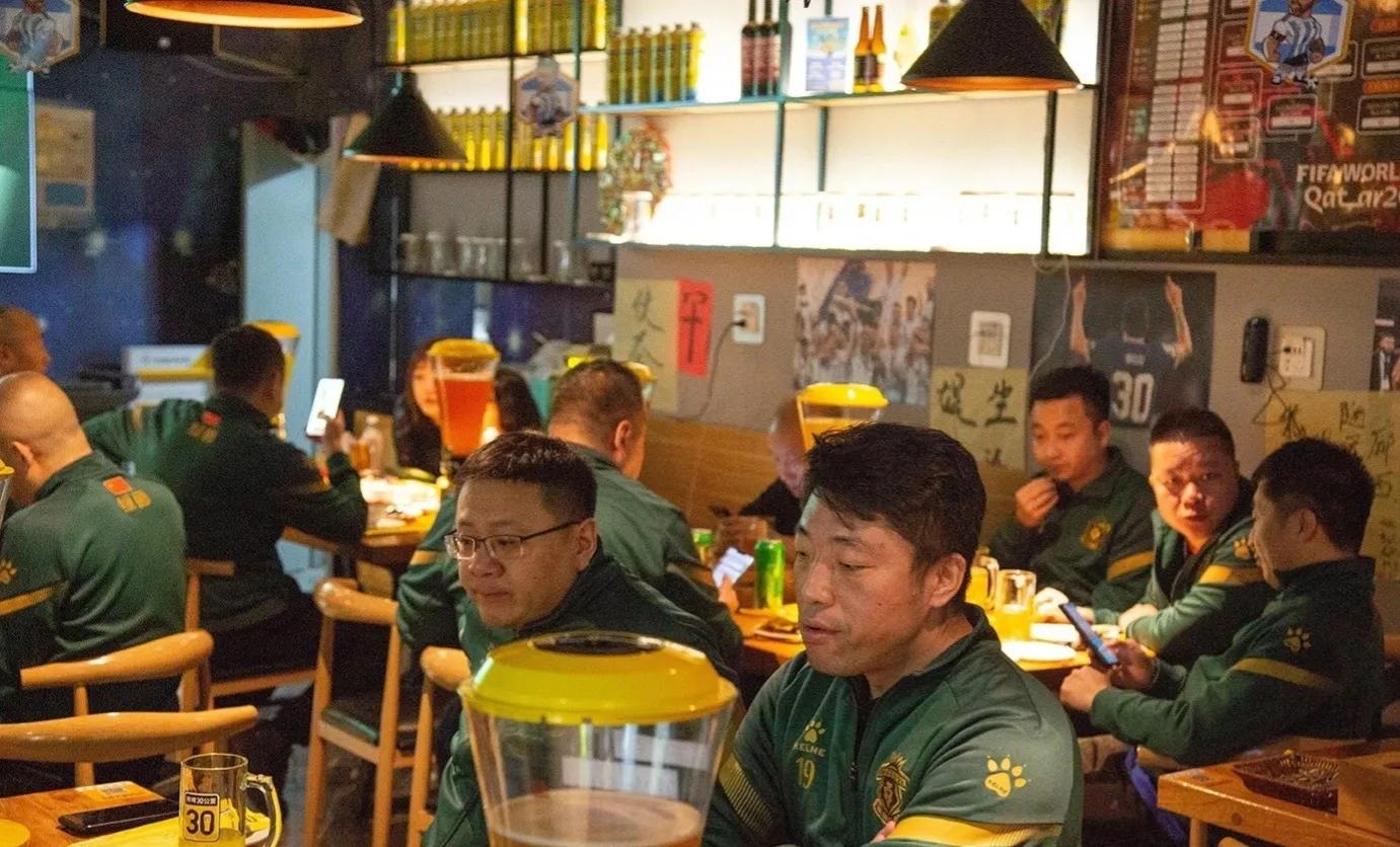 辽沈公益餐饮足球俱乐部举办新年联欢晚会