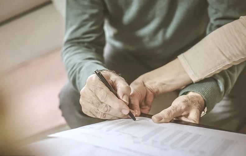 爷奶健在时子女继承父母财产，要拿到叔伯的弃权书么?律师:真的要