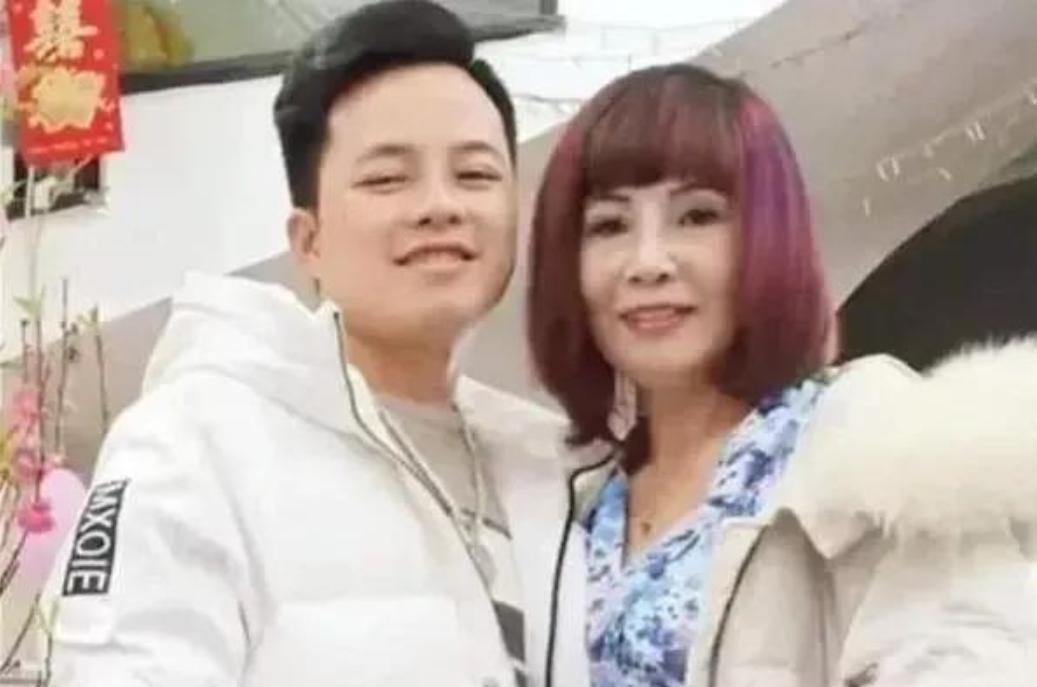 越南62岁老妇嫁给27岁小伙，还为他多次整容，如今却肿得不能看