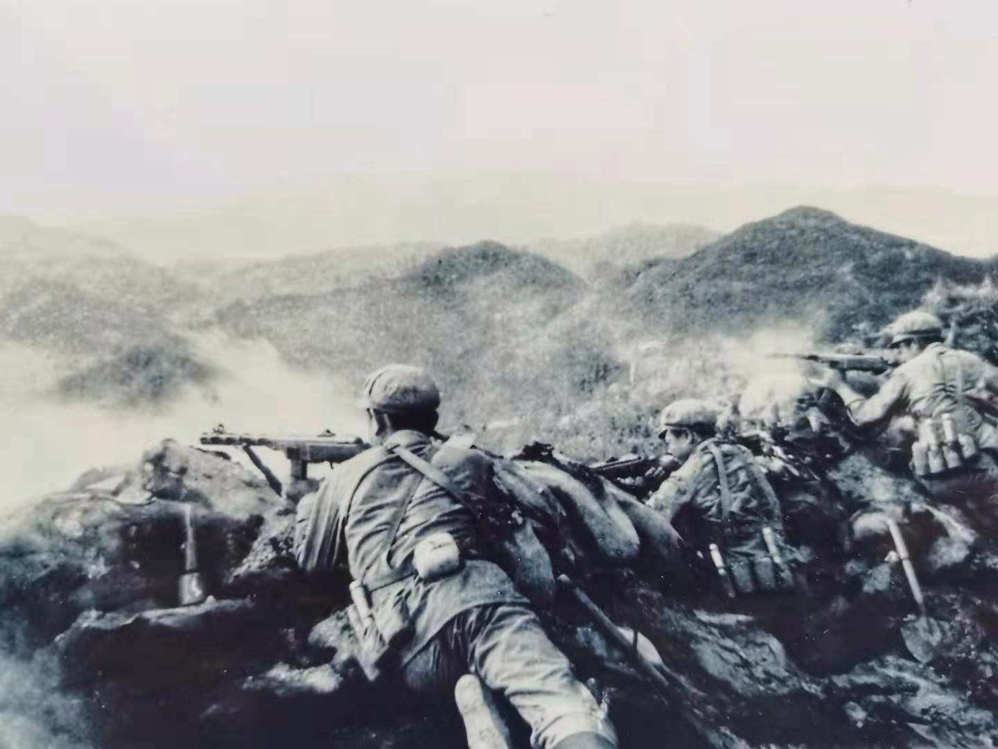 郭忠田排长消灭215个美军，全排零伤亡，秘诀是人手一把小铁锹