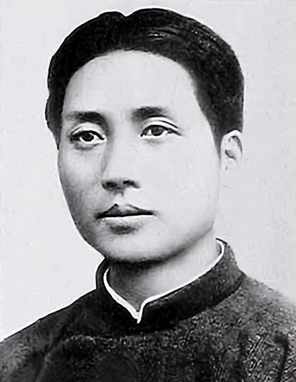 1954年，毛主席曾三次登上故宫城墙，却绝不踏进故宫半步，为何？