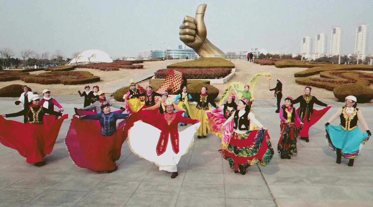 今年金秋银滩大拇指广场如果组织一场暮年婚礼秀，您来嗨不嗨？