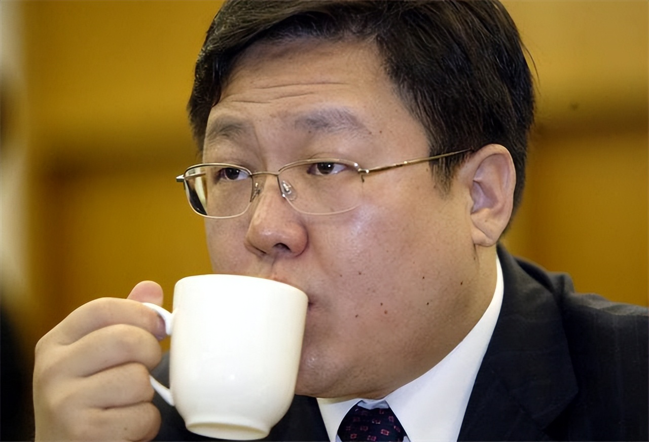 亿万富豪*明徐**：病死狱中8年后，明星妻子田海蓉和女儿过得怎样？