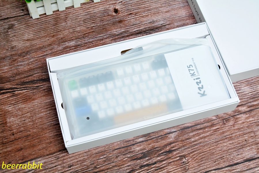 珂芝k75ttc烈焰紫,k75珂芝ttc快银轴是性能版吗