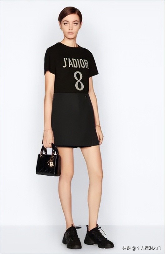 净资产1000万元以上的高净值家庭的女性，喜欢的奢侈品包包。