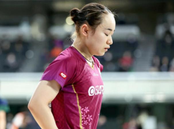 乒坛大爆冷！奥运冠军输给18岁高中生，伊藤美诚眼神空洞接受失败