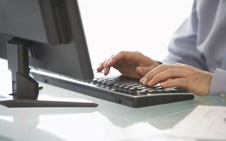 办公室背痛快速缓解方法,解决办公室腰痛方法