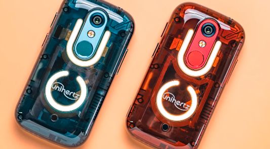 全世界最小智能手机只有拇指大,世界上最小的智能手机100元