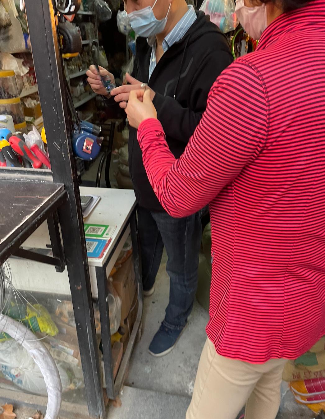 梧桐区的五金店,都是长久又顽强的存在