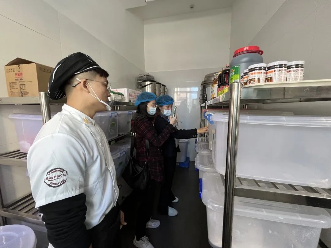 汕头市食品安全协会“食安在线”栏目组走进国澳希尔斯中冠幼儿园