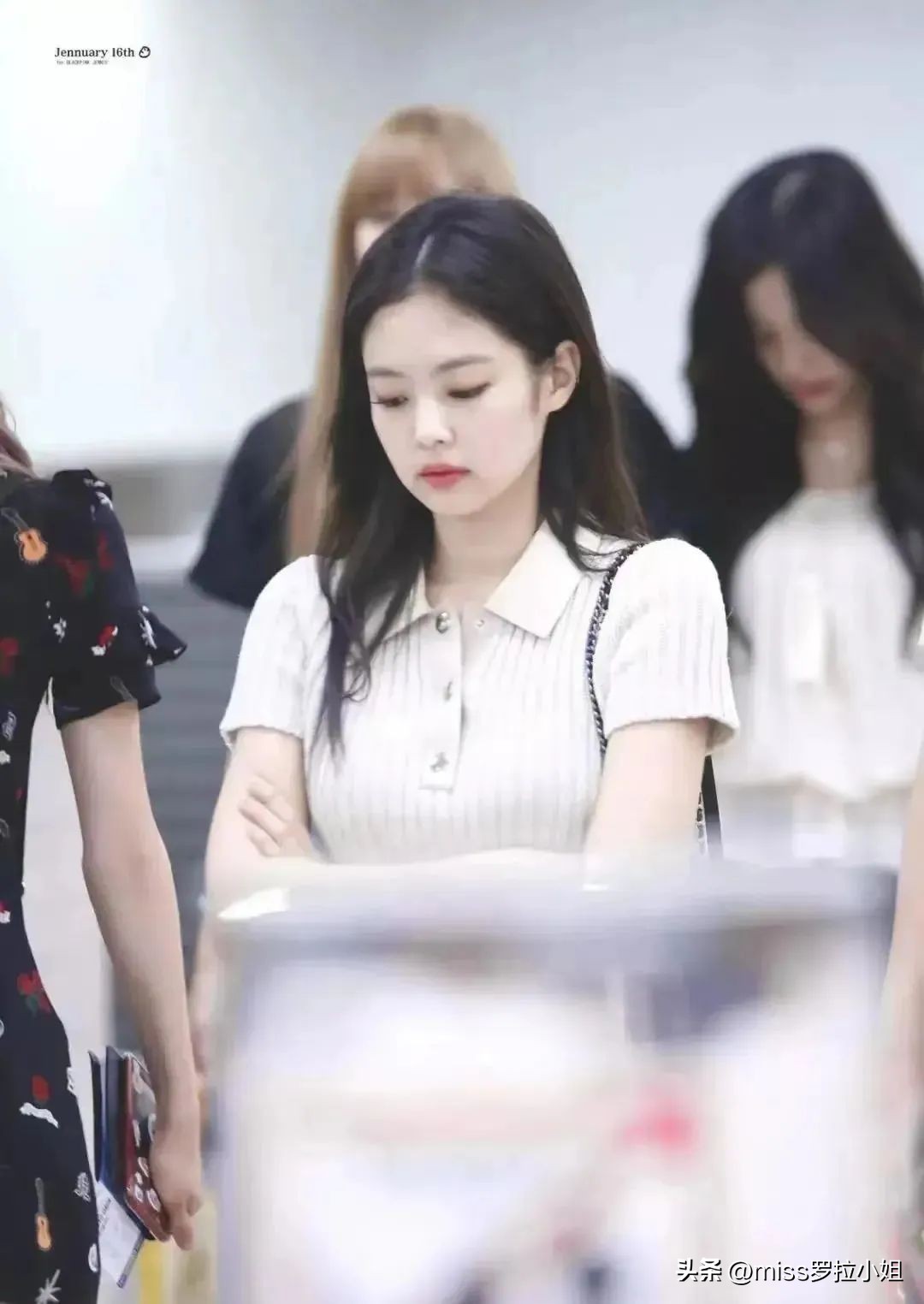 小个子雪纺v领上衣质感,女生穿搭ins高级质感上衣