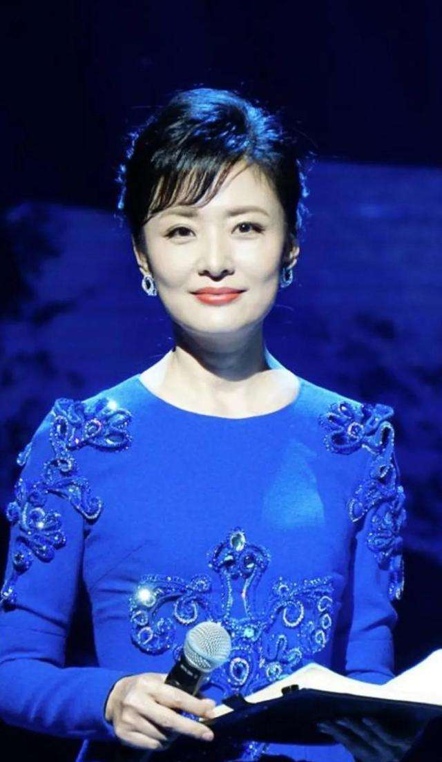 年轻时漂亮40岁却显老的女明星,40岁方脸女星