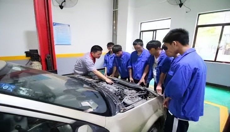 广东高新技术技工学校,广东环保技工学校是公办还是民办