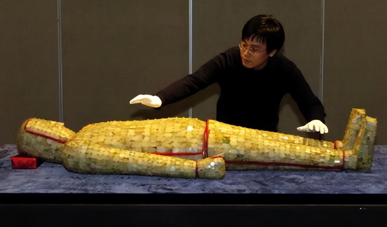 让银行损失5亿的*局骗**：富商花2万伪造金缕玉衣，5位专家估值24亿