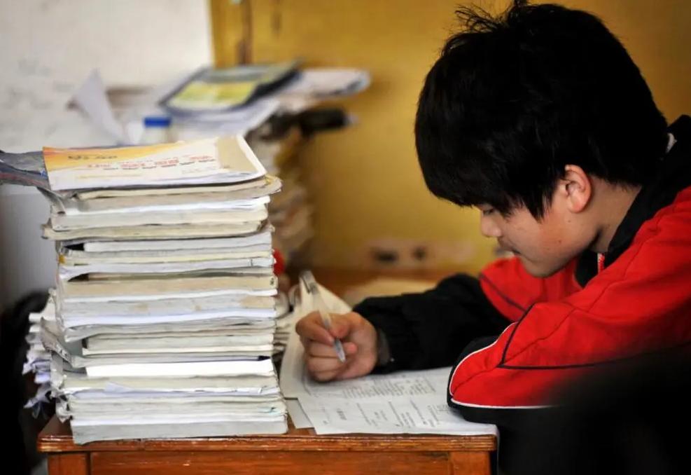 读书是底层人改变命运的最好捷径,35岁读书改变命运还来得及吗