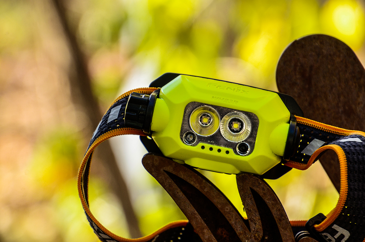 黄白光自由切换两用头灯,泛光和远射一体头灯