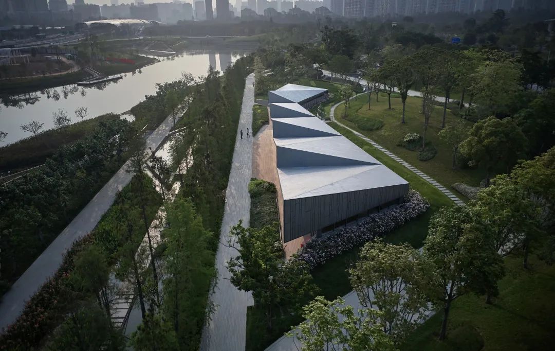 前海君子轩一个四面环绿，拥抱自然的小型公共活动中心