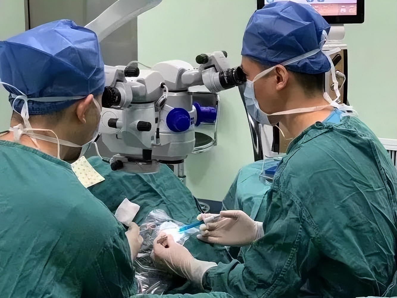 近视800度做激光手术有后遗症吗,ldv全激光近视手术有没有后遗症