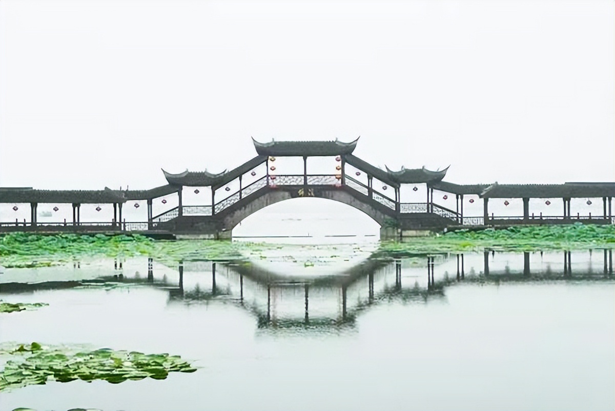 世界上最著名的十大古镇,云南著名古镇景点排名