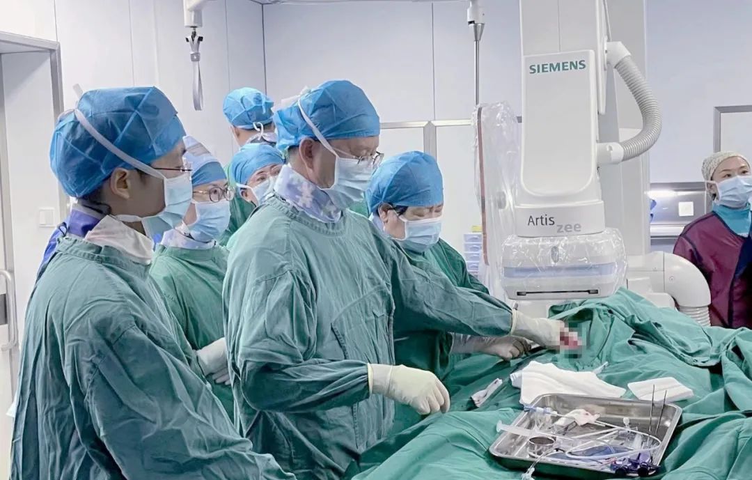 大附院心血管内科联合多学科，为老人微创治疗病变泵血“阀门”