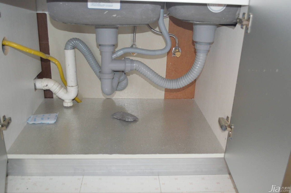 下水道热水堵冷水不堵是啥原因,下水道堵了千万别用热水冲