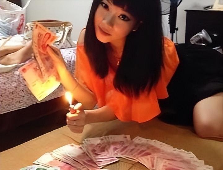 90后小伙遇到70后女子,90后小伙与80岁老人谈恋爱被抓